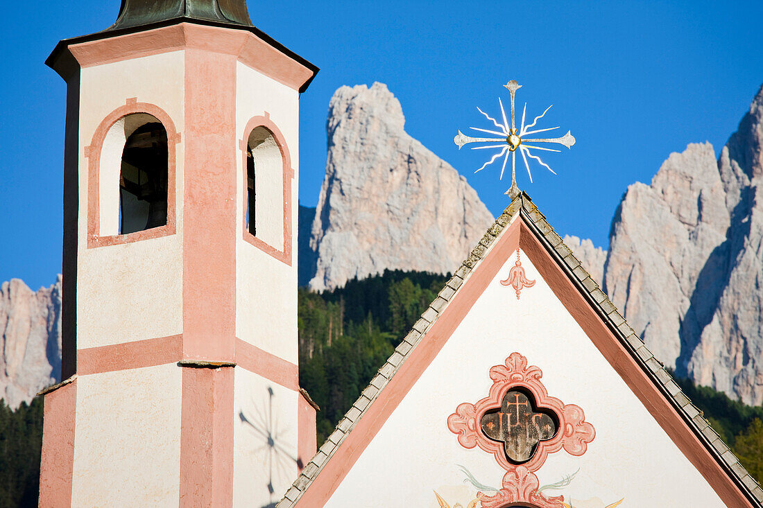 Kapelle St. Johann im Sonnenlicht, Villnösser Tal, Dolomiten, Alto Adige, Südtirol, Italien, Europa