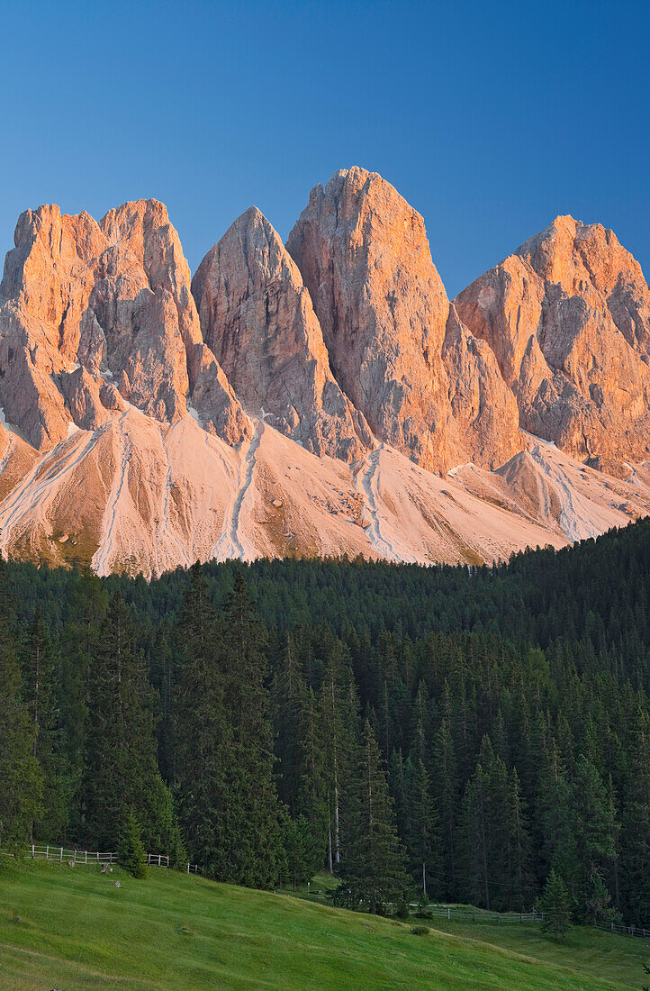 The Geisler Peaks in the light of the evening sun, Villnoess valley, Geisler Alp, Dolomites, Alto Adige, South Tyrol, Italy, Europe
