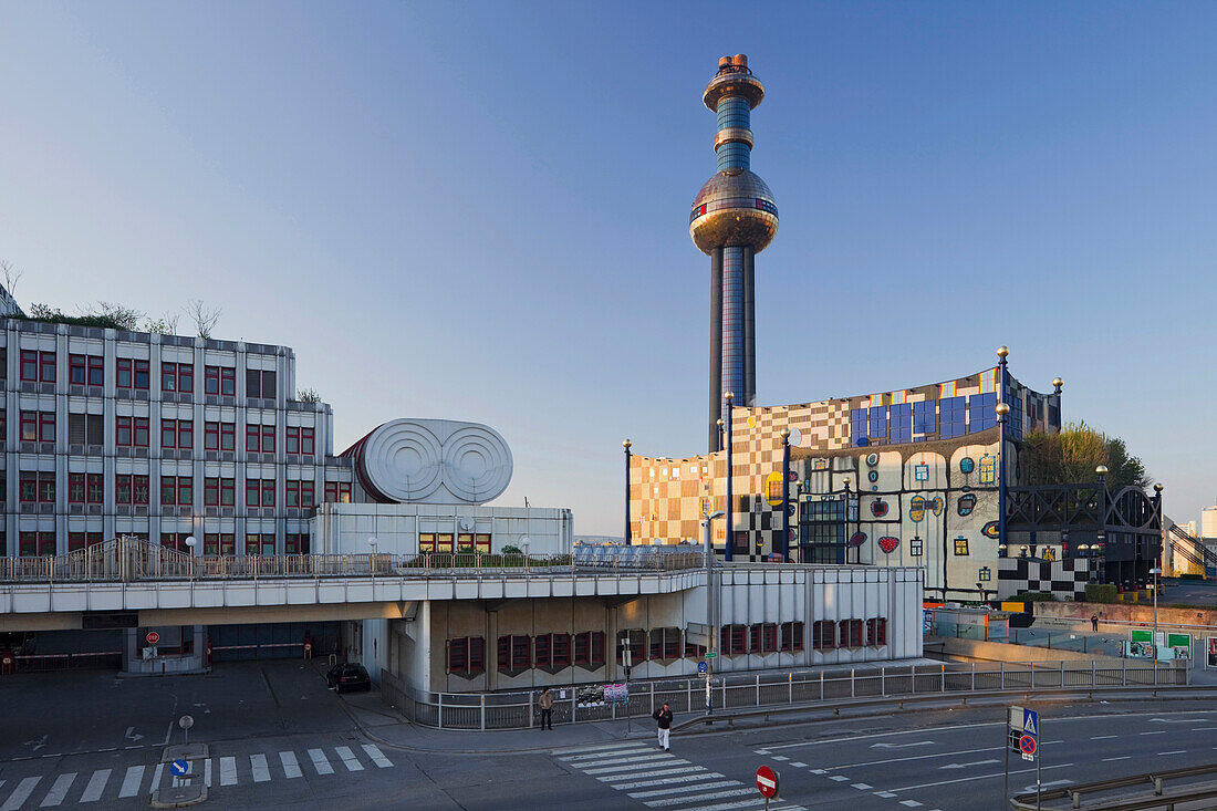 Spittelau incineration plant, designed by Friedensreich Hundertwasser, Althangrund, 9th district, Vienna, Austria