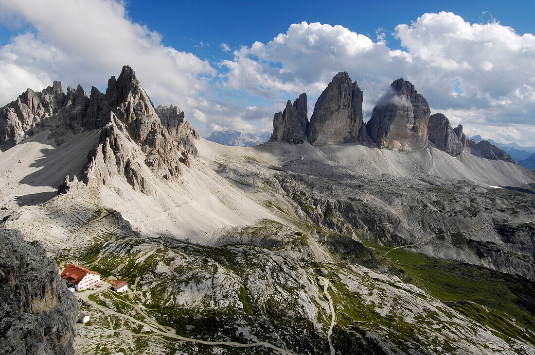 Drei Zinnen Hütte und Drei Zinnen Massiv, Sextener Dolomiten, Dolomiten, Alto Adige, Südtirol, Italien
