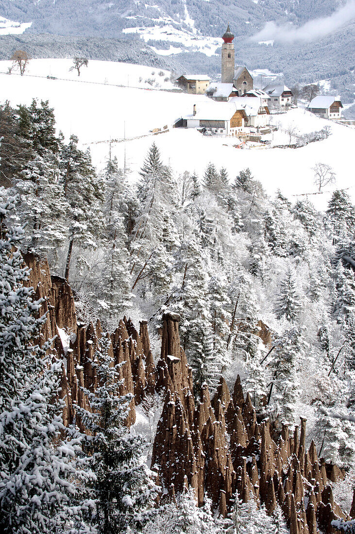 Earth pyramids and mountain village in winter, Lengmoos, Mittelberg, South Tyrol, Alto Adige, Italy, Europe