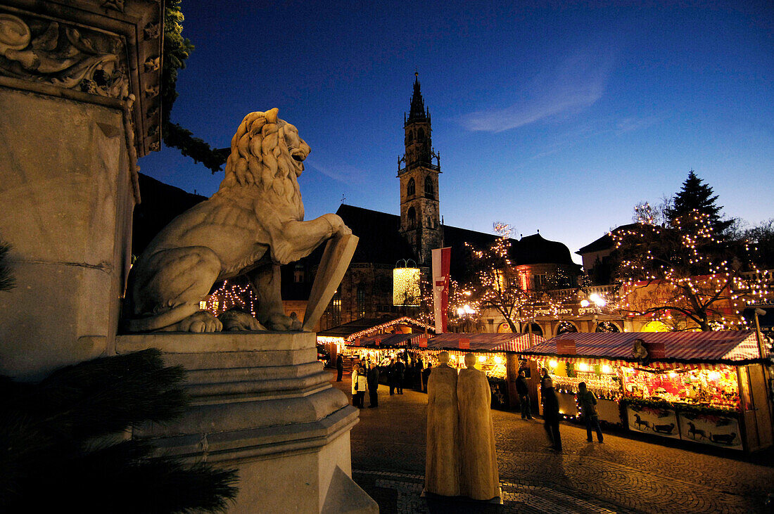 Christmas market in front of Bolzano cathedral in the evening, Bolzano, South Tyrol, Alto Adige, Italy, Europe