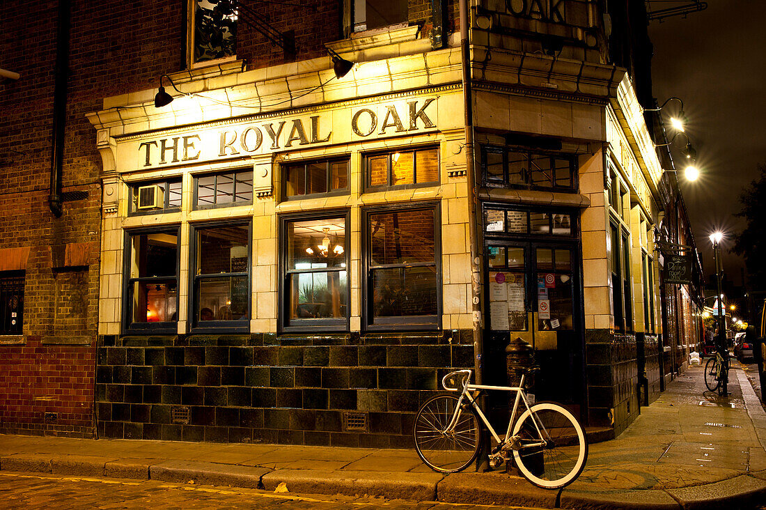 The Royal Oak Pub In Columbia Road, Columbia Road, London, Uk