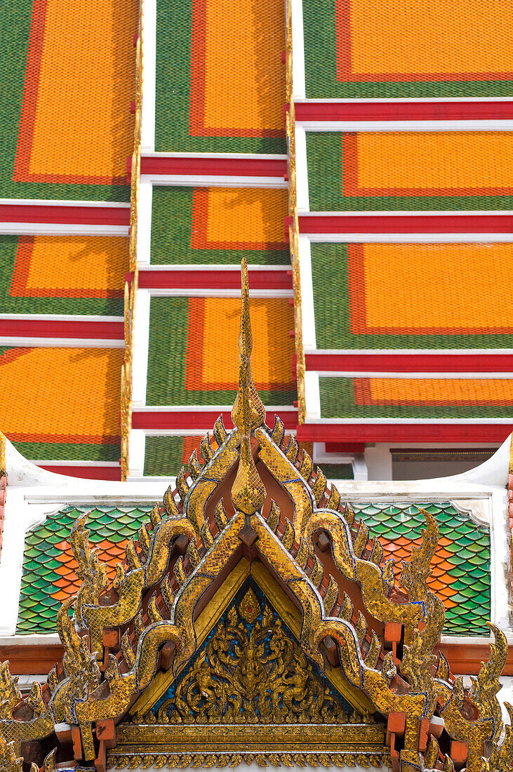 Architectural detail of Wat Pho temple, Bangkok, Thailand