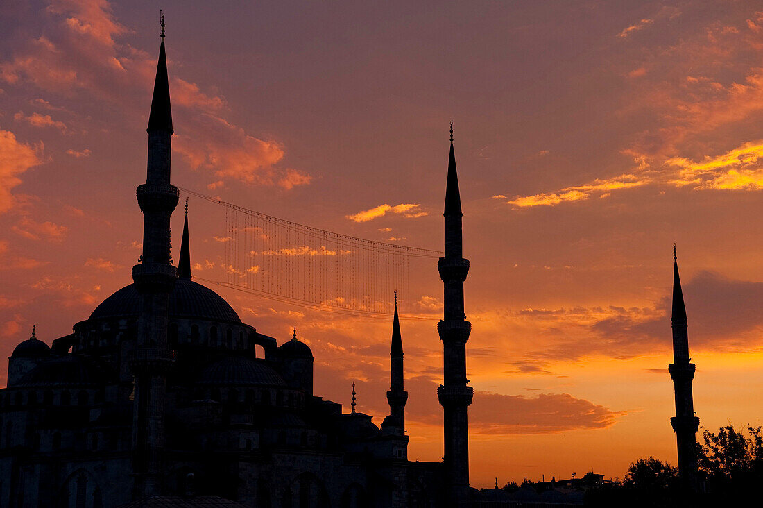 The Sultanahmet or Blue mosque at dusk, Istanbul, Turkey.