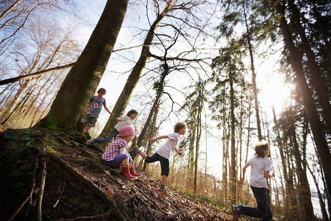Children playing along the lakeshore, Leoni castle grounds, Leoni, Berg, Lake Starnberg, Bavaria, Germany