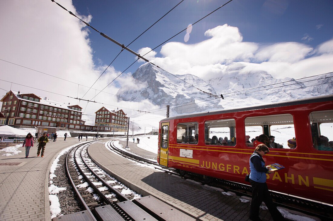 Jungfraubahn auf der kleinen Scheidegg, Jungfraujoch, Grindelwald. Berner Oberland, Schweiz