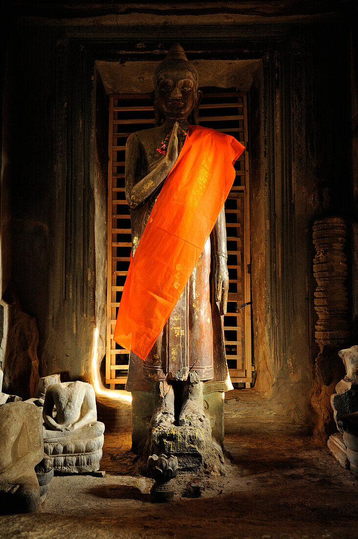 Buddha statue at Angkor Vat, Angkor, Cambodia, Asia