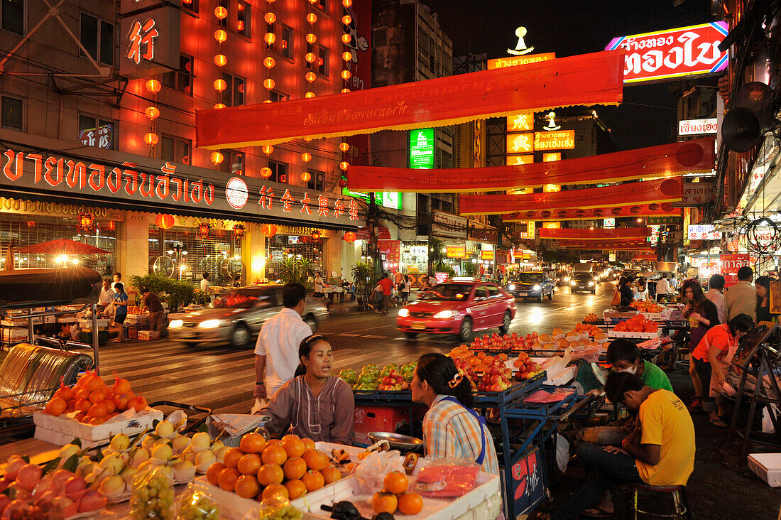 Strassenstände mit Obst, Chinatown, Bangkok, Thailand