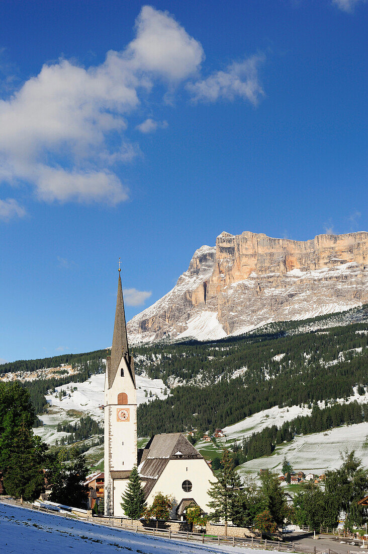 Church in Stern, La Villa, Heiligkreuzkofel in the background, Val Badia, Dolomites, UNESCO World Heritage Site, South Tyrol, Italy