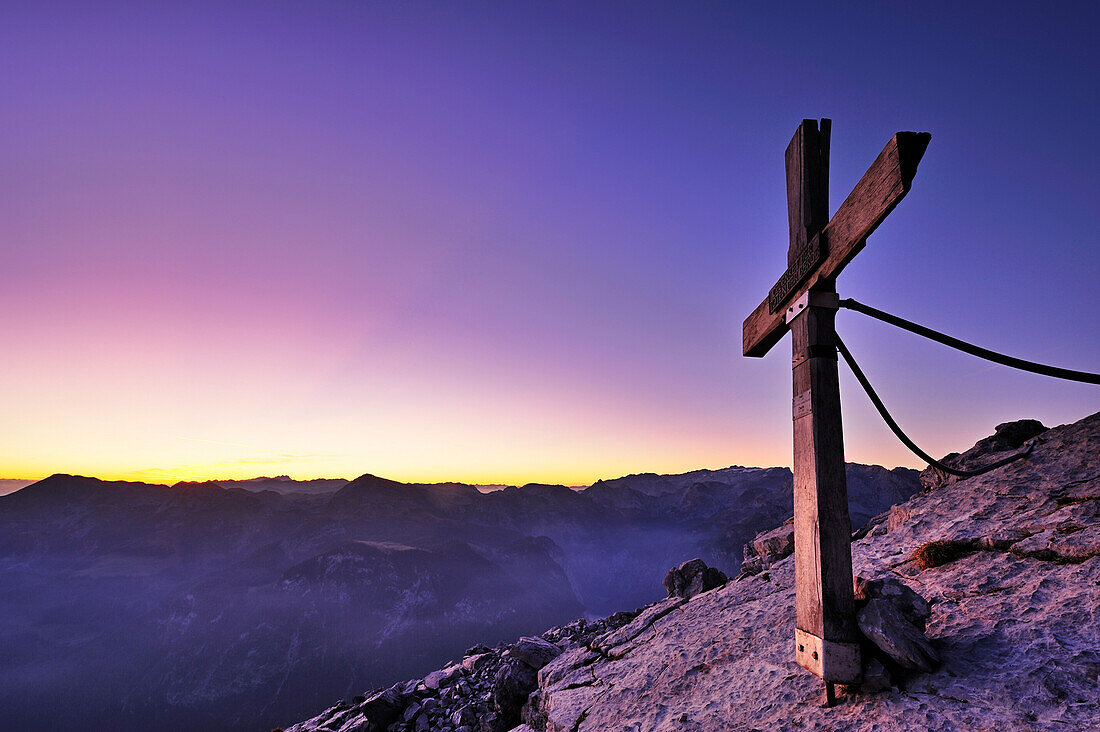 Cross at the summit of Third Watzmannkind, Watzmann, Berchtesgaden National Park, Berchtesgaden Alps, Upper Bavaria, Bavaria, Germany