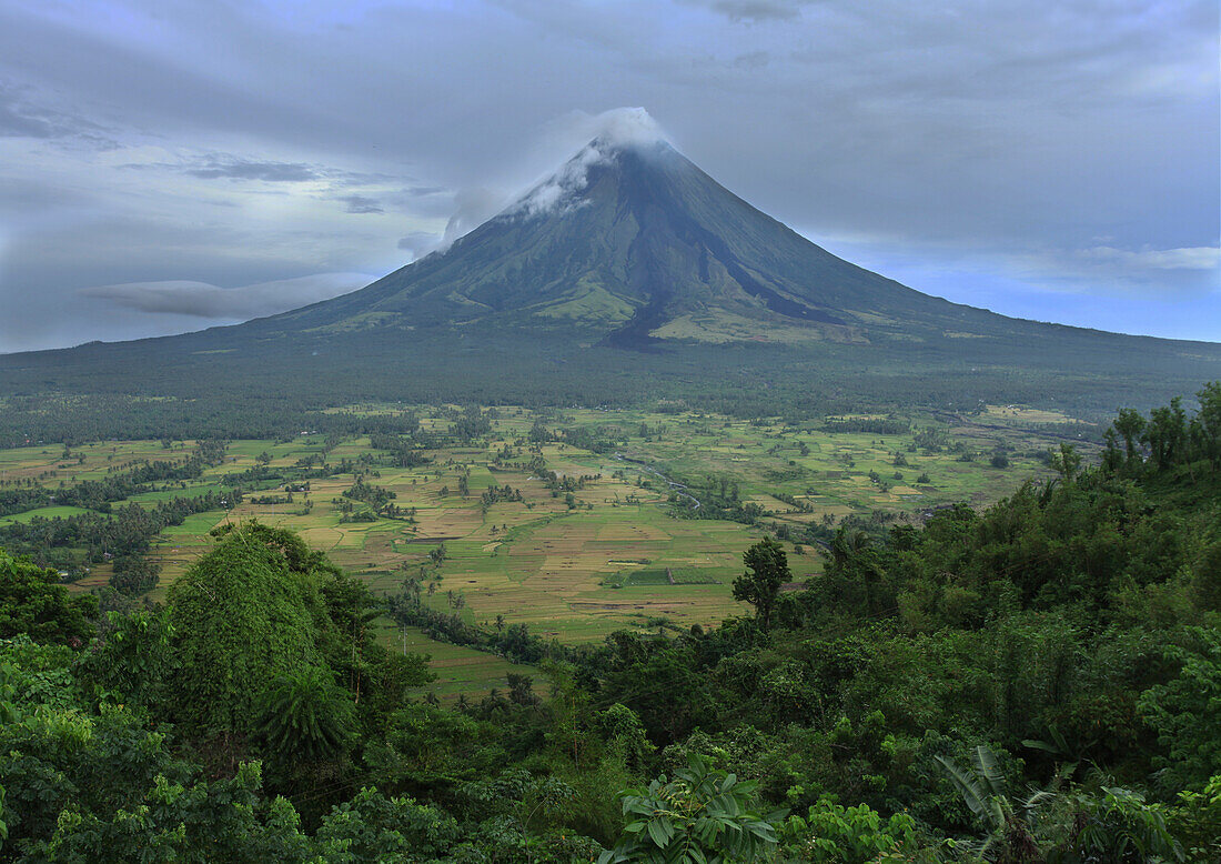 Vulkan Mayon bei Legazpi City, Legazpi, Insel Luzon, Philippinen