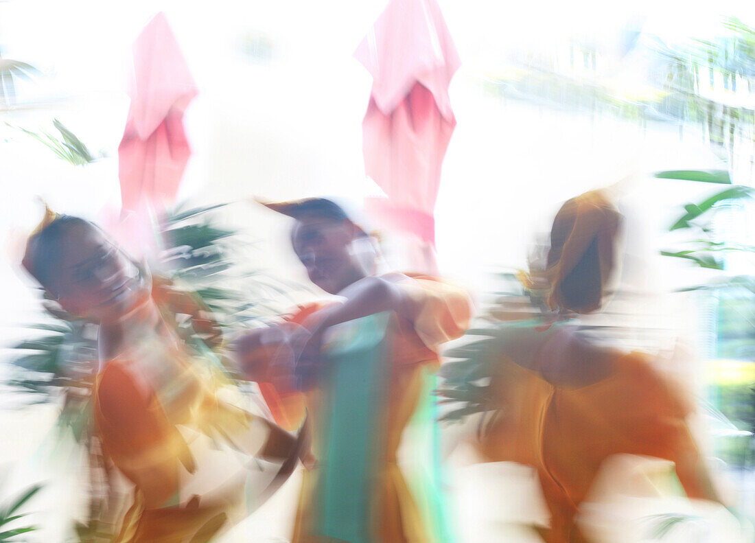 Drei Tänzerinen, Festival Ati Atihan, Kalibo, Aklan, Panay Insel, Visayas, Philippinen