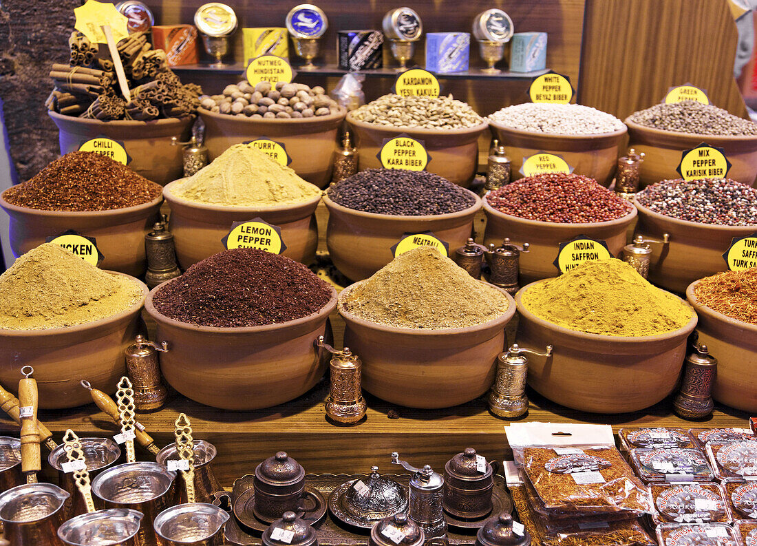 Spices at Egyptian Bazaar, Misir Carsisi, Istanbul, Turkey, Europe