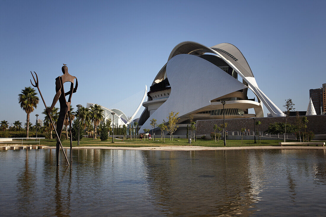 Das Opernhaus Palau de les Arts Reina Sofia im Sonnenlicht, Valencia, Spanien, Europa