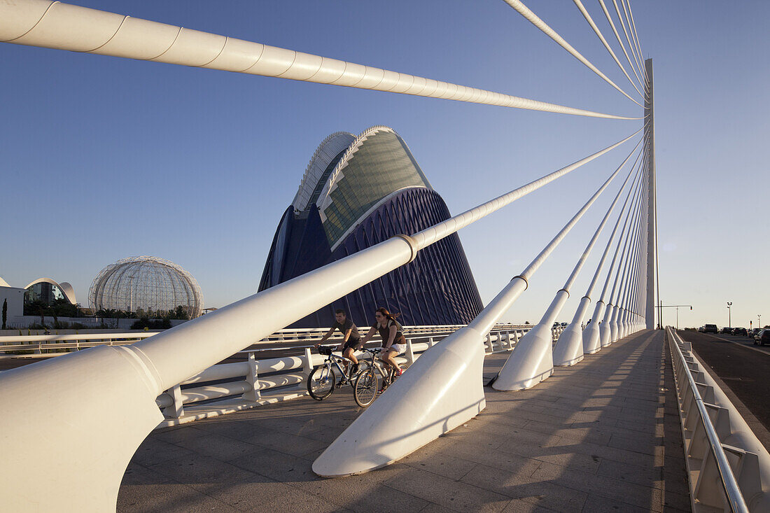 Agora, Puente de l'Assut de l'Or, Brücke vor der Wissenschaftsstadt, Valencia, Spanien, Europa