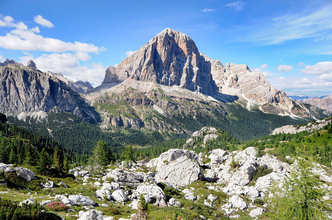Mountain scenery in the sunligth, Dolomiti ampezzane, Alto Adige, South Tyrol, Italy, Europe