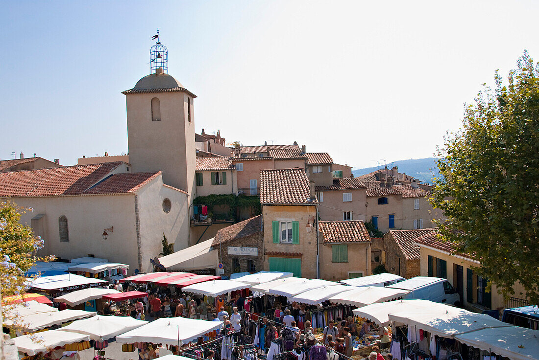 France, Var, Ramatuelle village. General view on a market day in summer