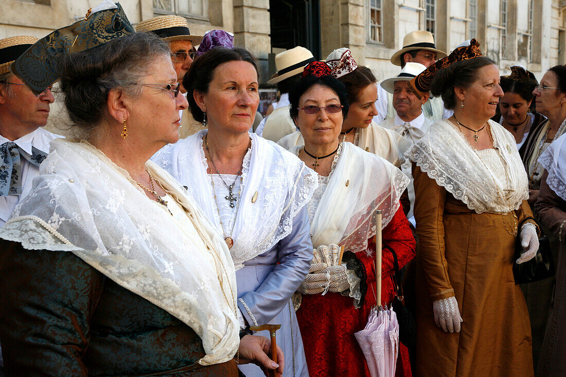 France, Provence Alpes Cote D'Azur, Bouches du Rhône (13), Arles, Arlesienne, Costume festivity