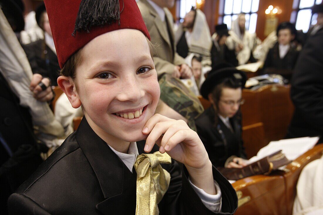 Israel, Jerusalem, Purim celebration in the Belz synagogue, Jerusalem