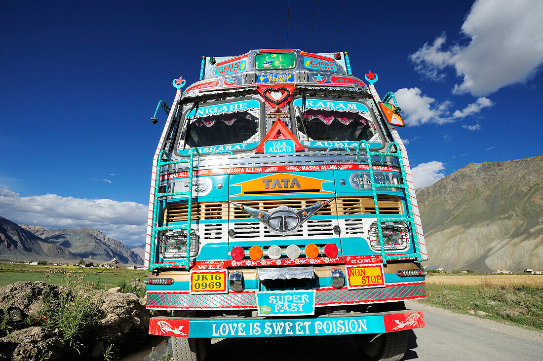 Indischer Lastwagen, LKW, Padum, Großer Zanskar Trek, Zanskargebirge, Zanskar, Ladakh, Indien