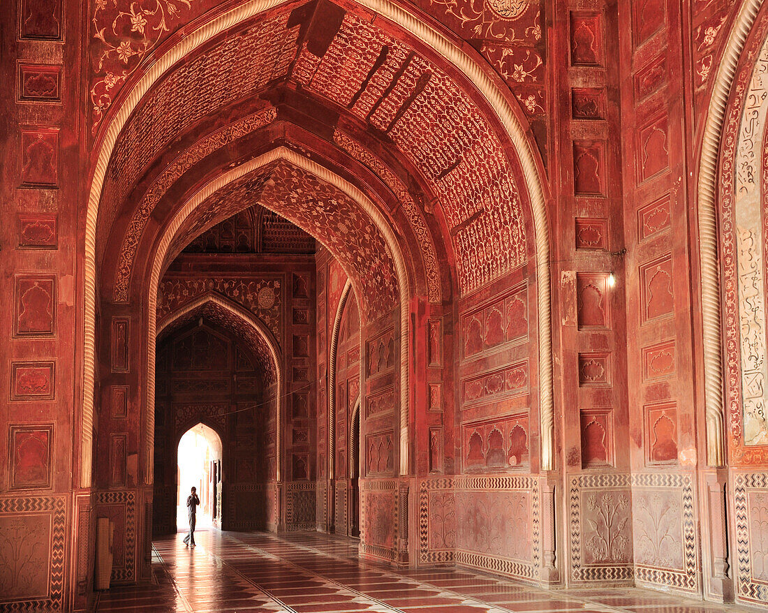 Torbögen in Nebengebäude am Taj Mahal, Taj Mahal, Agra, UNESCO Weltkulturerbe, Uttar Pradesh, Indien