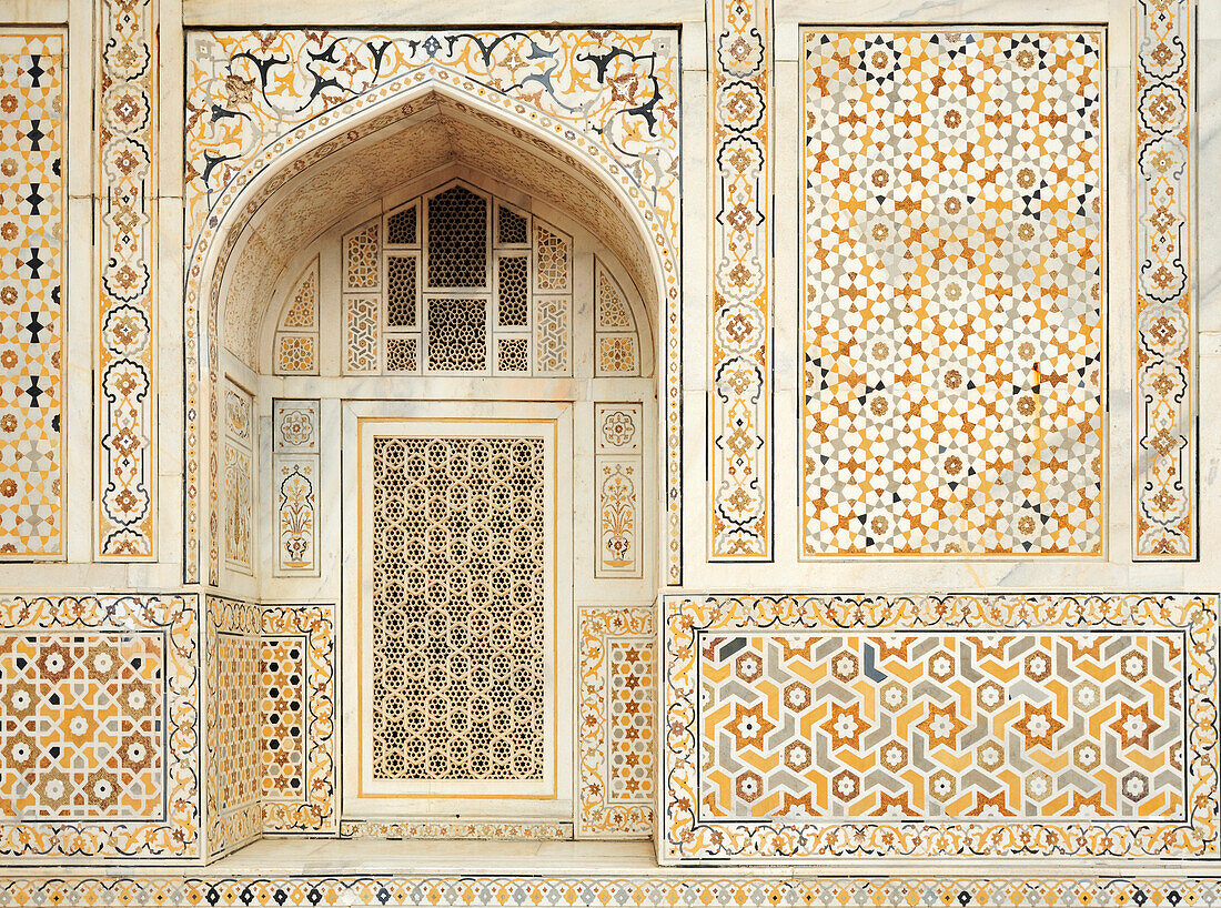 Marmor mit Intarsien an der Außenwand, Grabmahl des Itimad-ud-Daula, Little Taj, Agra, Uttar Pradesh, Indien