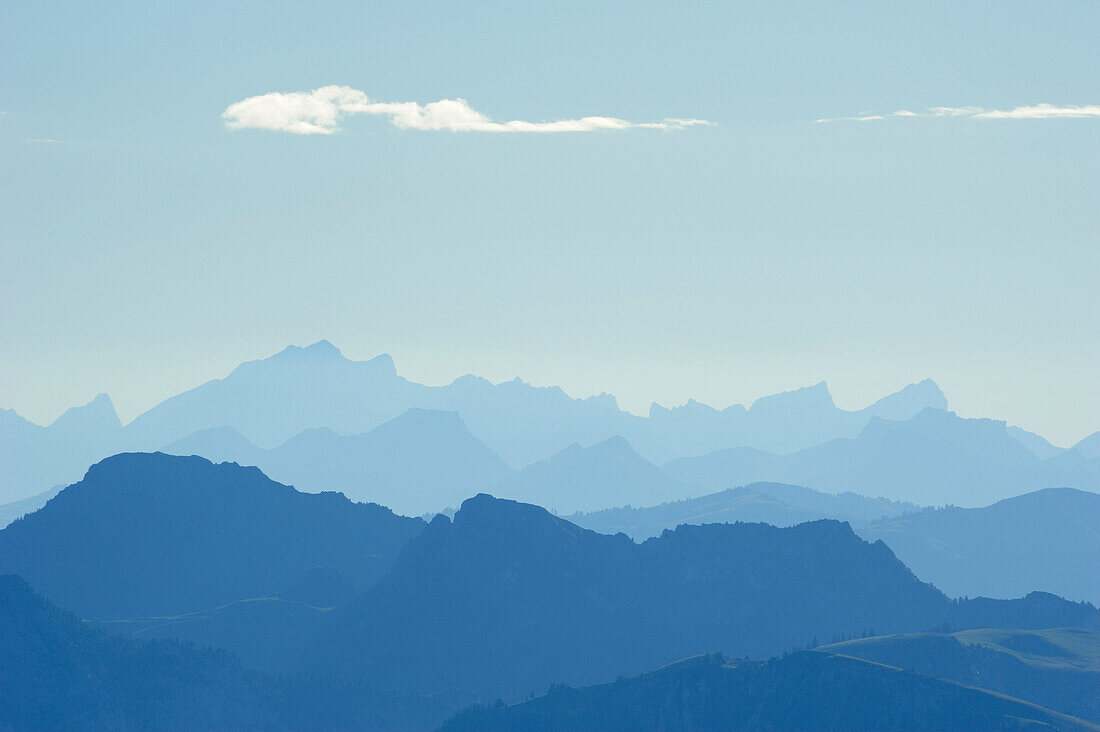 Blick vom Niesen auf Gebirgspanorama, UNESCO Weltnaturerbe Schweizer Alpen Jungfrau-Aletsch, Berner Oberland, Kanton Bern, Schweiz