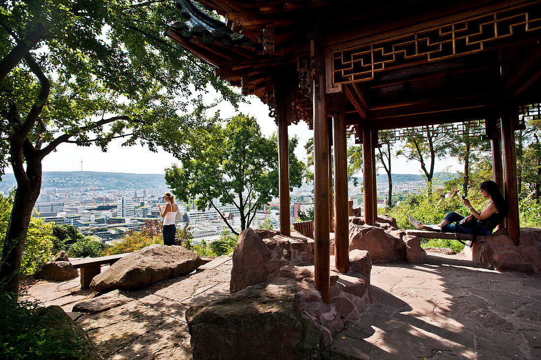 Blick auf Stuttgart vom Chinesischen Garten, Stuttgart, Baden-Württemberg, Deutschland