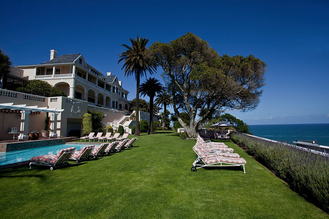 Gartenterrasse am Swimming Pool des Hotel Ellerman House, Bantry Bay, Kapstadt, Westkap, Südafrika