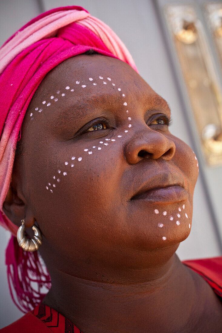 Black african woman in traditional tribal dress, Cape Town, Western Cape, South Africa