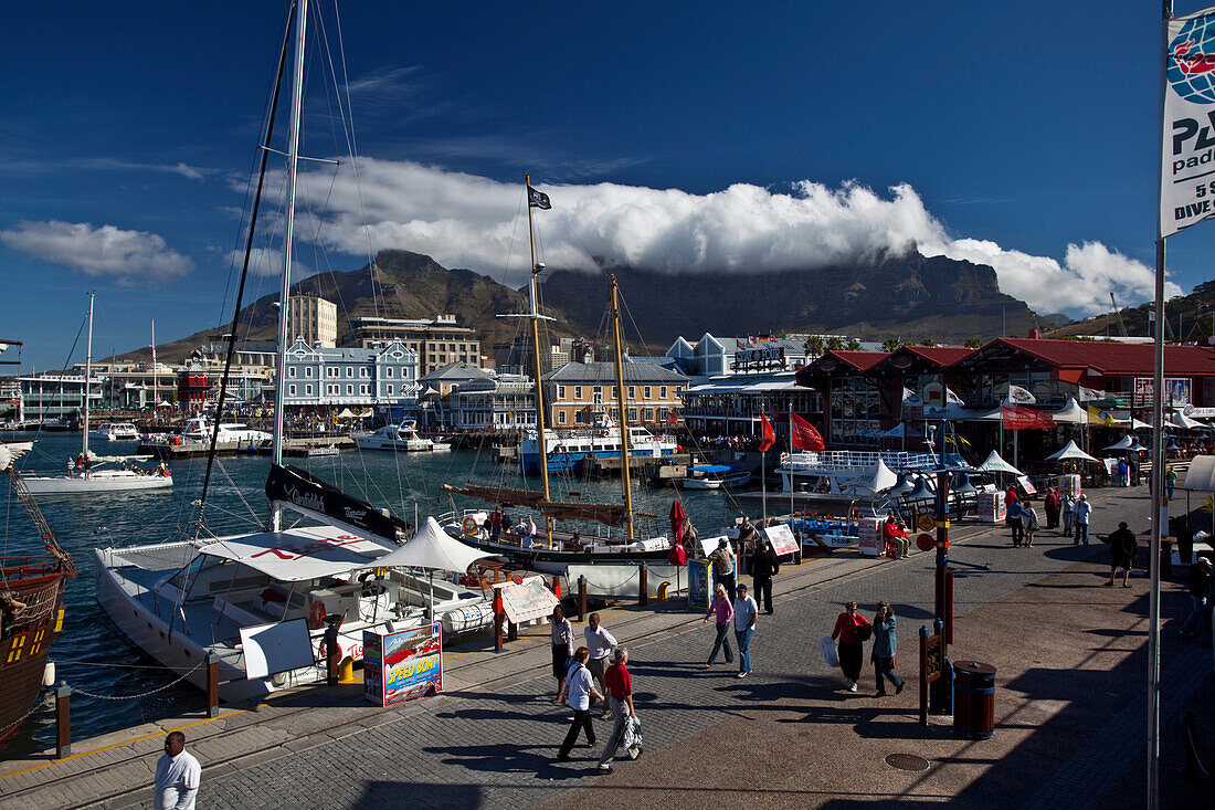 Blick über die V und A Waterfront auf den Tafelberg, Kapstadt, Westkap, Südafrika, RSA, Afrika