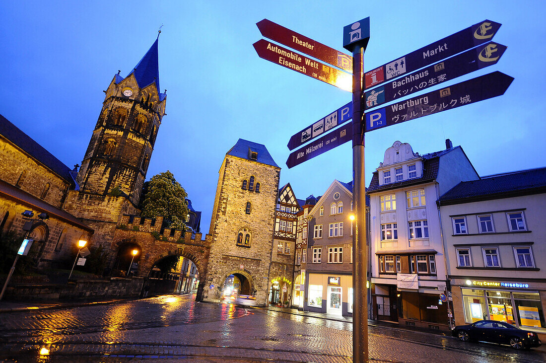 Karlsplatz square with Nikolai church and Nikolai city gate at night, Eisenach, Thuringian Forest, Thuringia, Germany