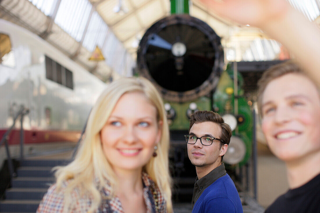 Studenten Im Verkehrsmuseum, Deutsches Museum, München, Bayern, Deutschland