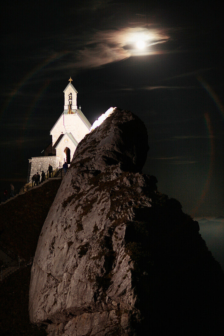 Gipfelkapelle im Mondschein, Wendelstein, Oberbayern, Bayern, Deutschland