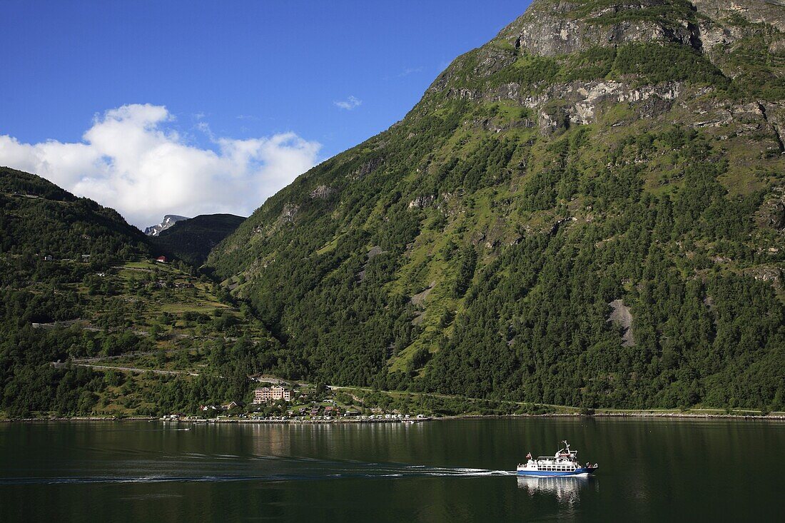 Norway, Geirangerfjord, sightseeing ship