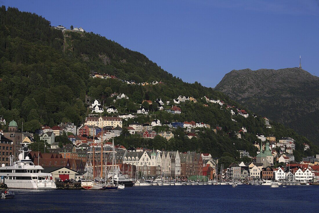 Norway, Bergen, Bryggen historic area, … – Bild kaufen – 70374460 ...