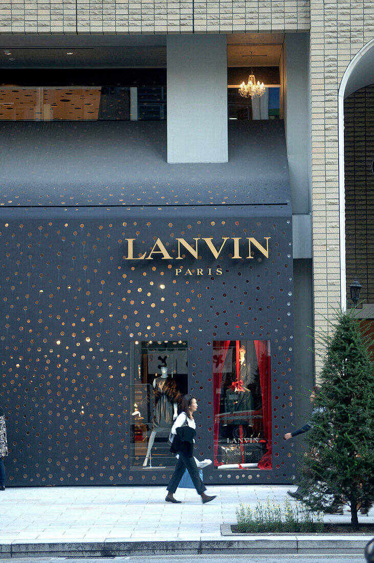 Japan, Tokyo, Ginza district, luxury shop