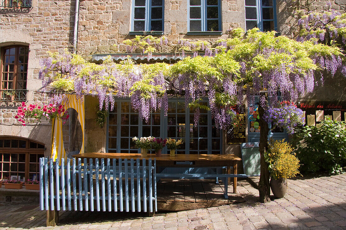 France, Brittany, Côtes d'Armor, Dinan, Jerzual street, Artisans pancake house