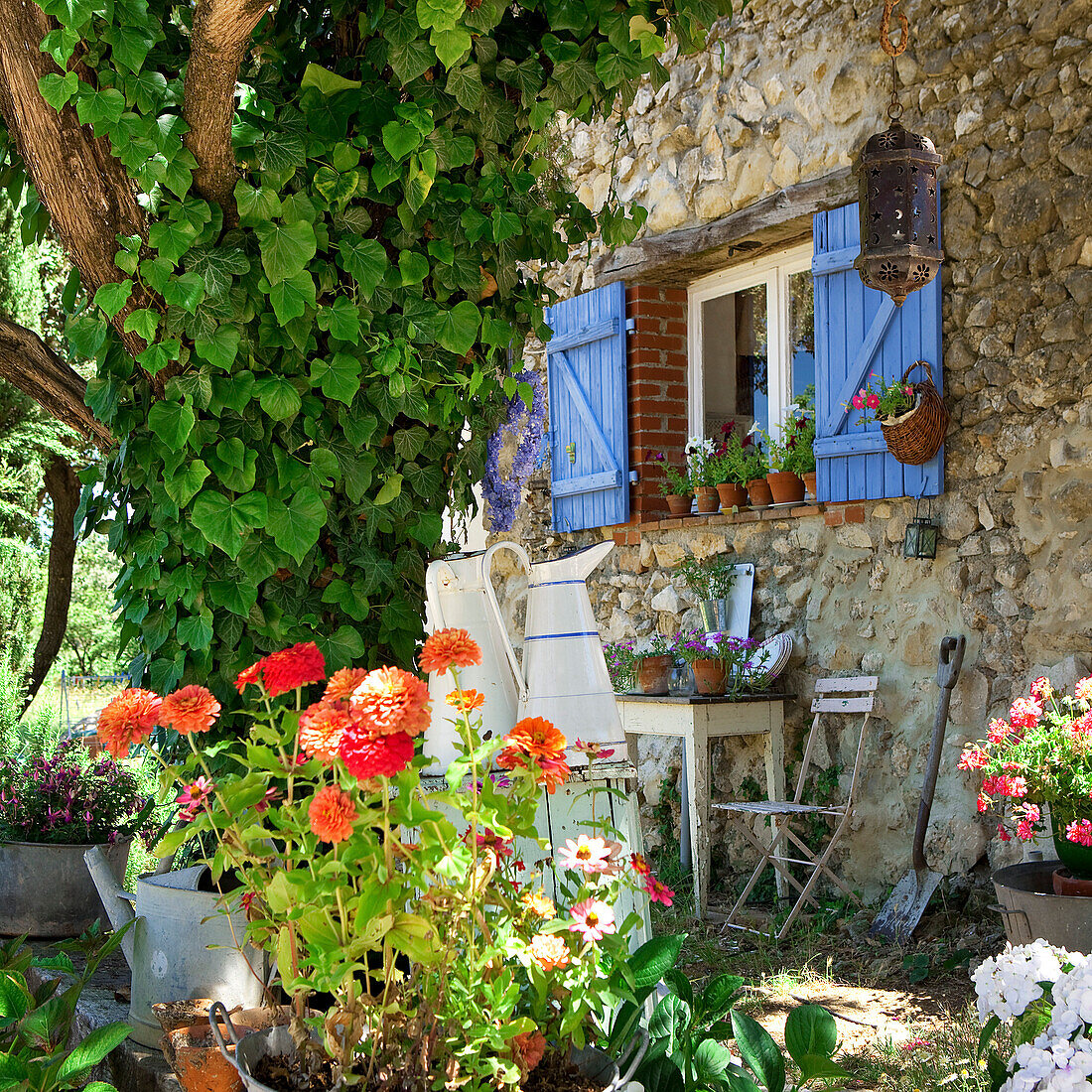 France, Provence, Vaucluse, traditional house