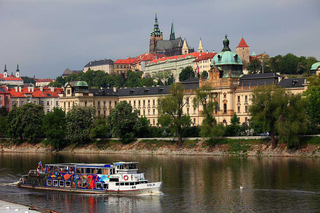 Czech Republic, Prague, Castle, Vltava River, sightseeing boat