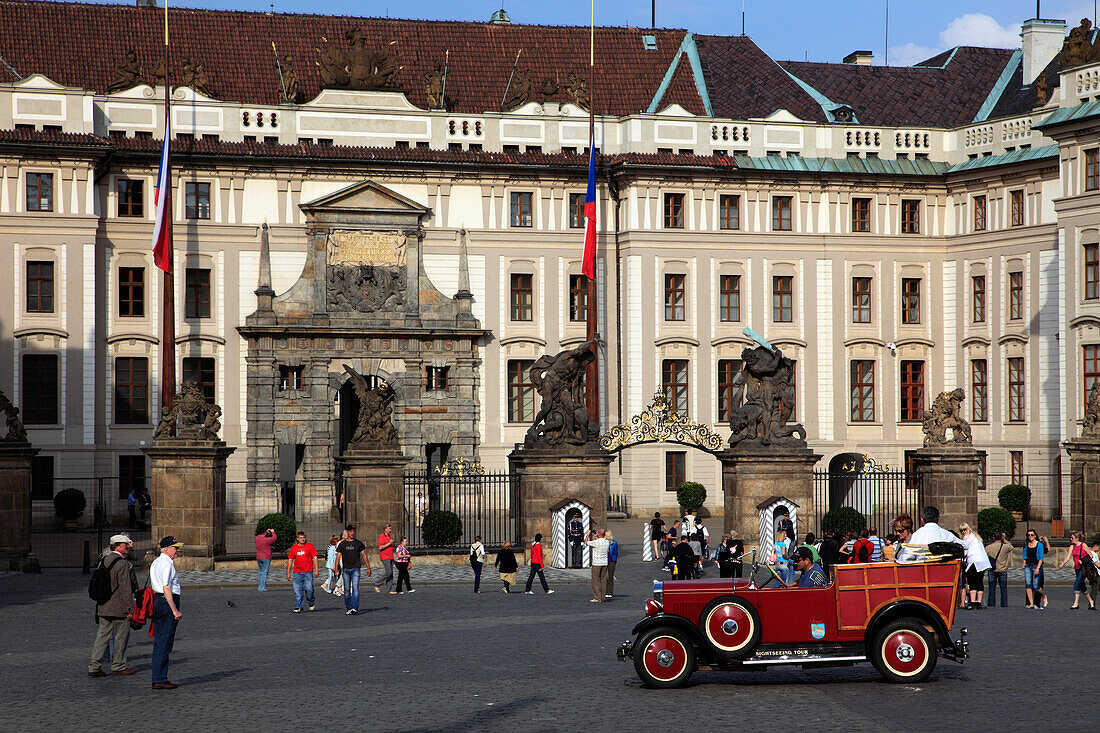 Czech Republic, Prague, Castle, main entrance, first courtyard