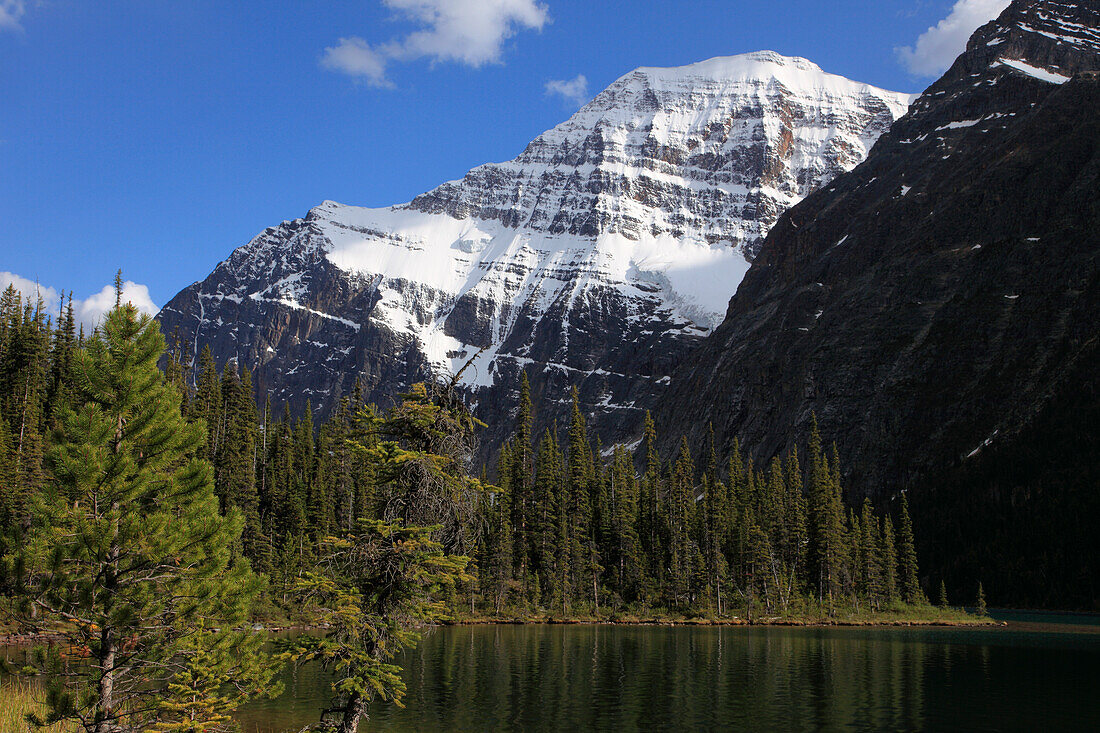 Canada, Alberta, Jasper National Park, Mount Edith Cavell, Cavell Lake