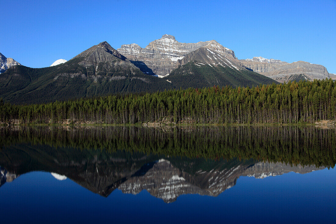 Canada, Alberta, Banff National Park, Herbert Lake, Rocky Mountains