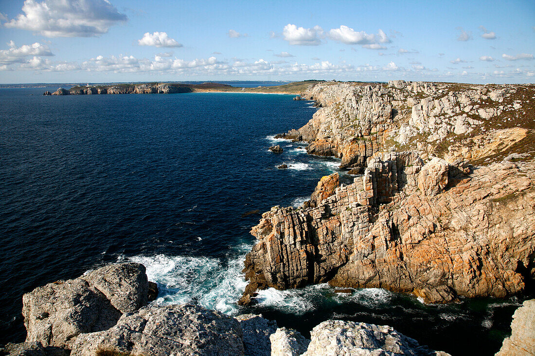 France, Brittany, Finistere (29), Crozon peninsula, Camaret sur Mer, Toulinguet point view from Penhir point