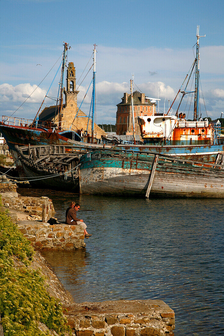 France, Brittany, Finistere (29), Crozon peninsula, Camaret sur Mer, Harbour, Vauban tower (Unesco world heritage) and Notre dame de Rocamadour chapel