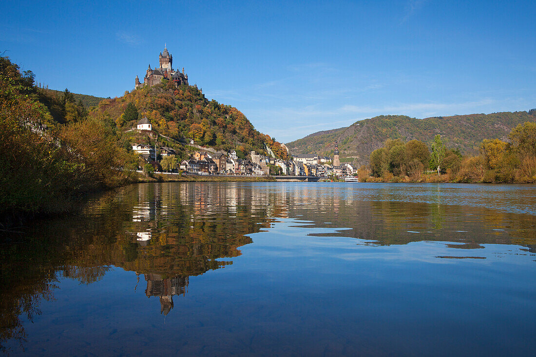 View over Moselle river onto Reichsburg castle, Cochem, Rhineland-Palatinate, Germany, Europe