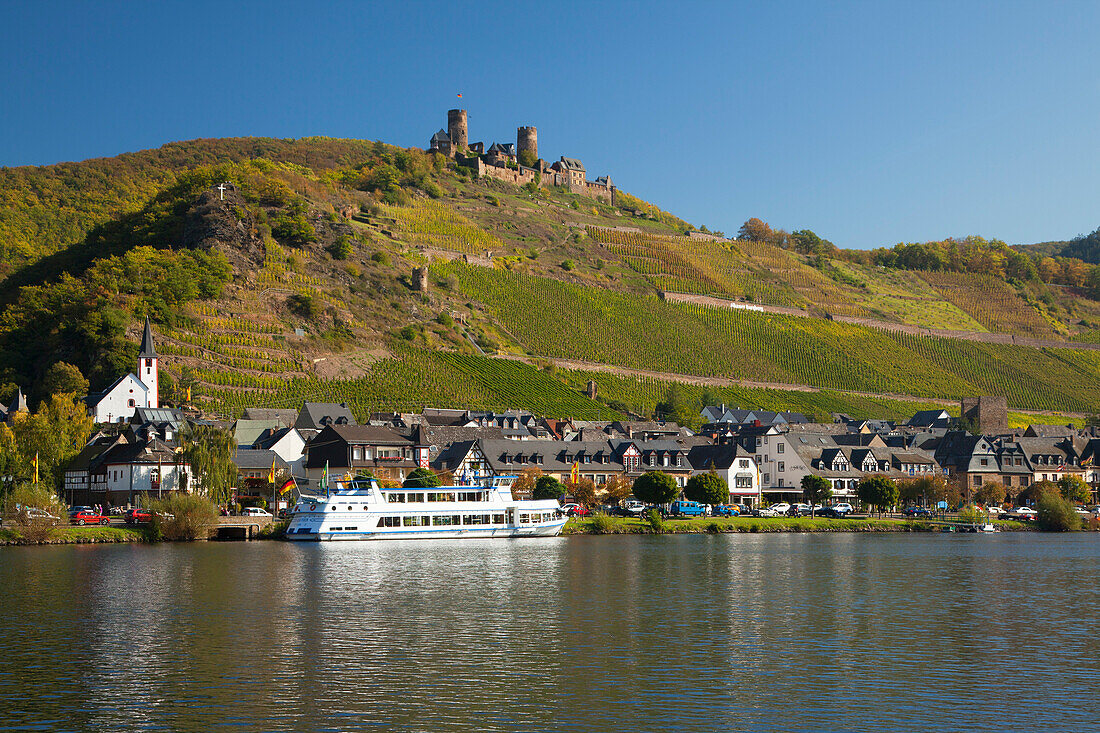 Burg Thurant im Sonnenlicht, Alken, Mosel, Rheinland-Pfalz, Deutschland, Europa