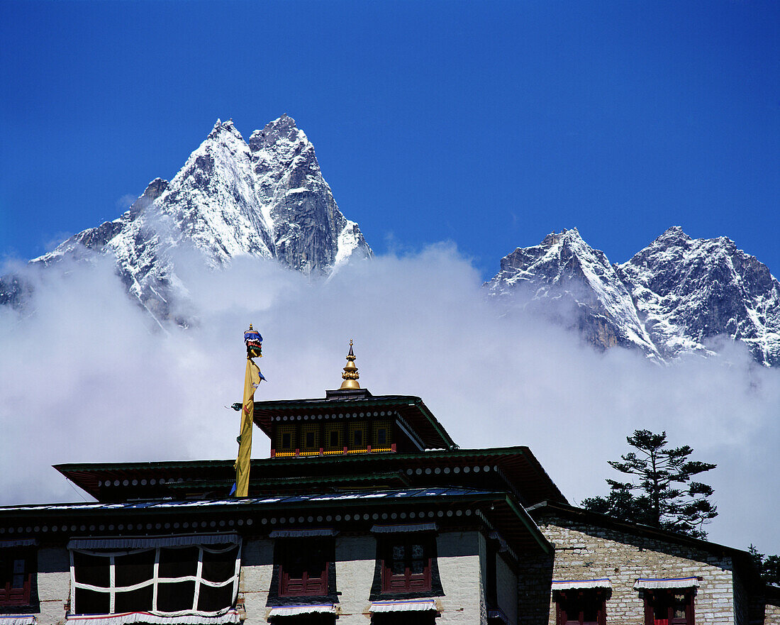 Tengboche Monastery, Khumbi Yul Lha peak, Sagarmatha National Park, Solo Khumbu, Nepal