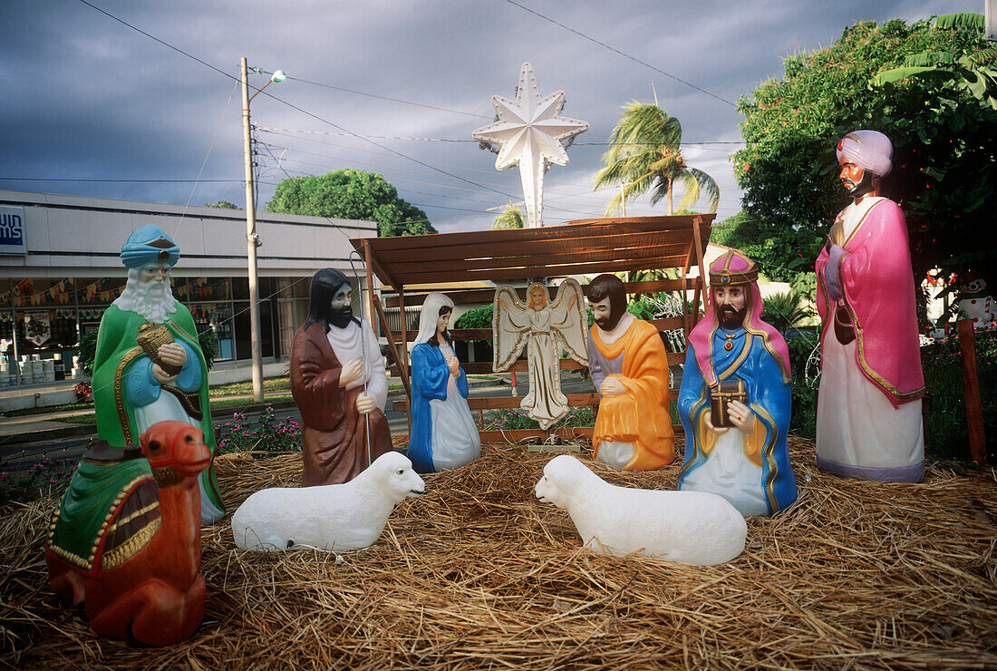 Lifesize, Illuminated Nativity Scene, Managua, Nicaragua